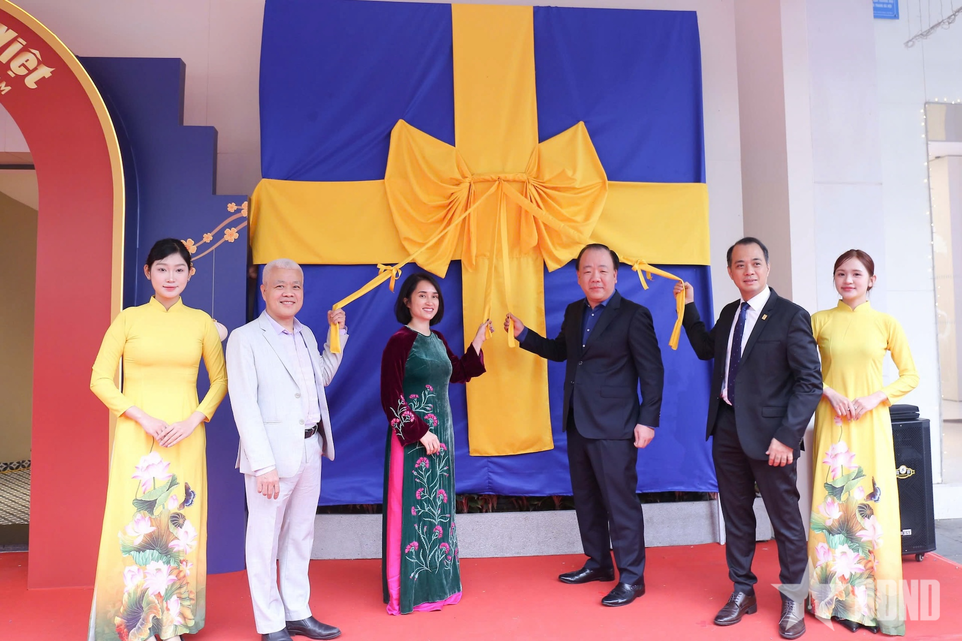 Hàng Việt ''lên phố'' Tràng Tiền với mô hình trưng bày - livestream